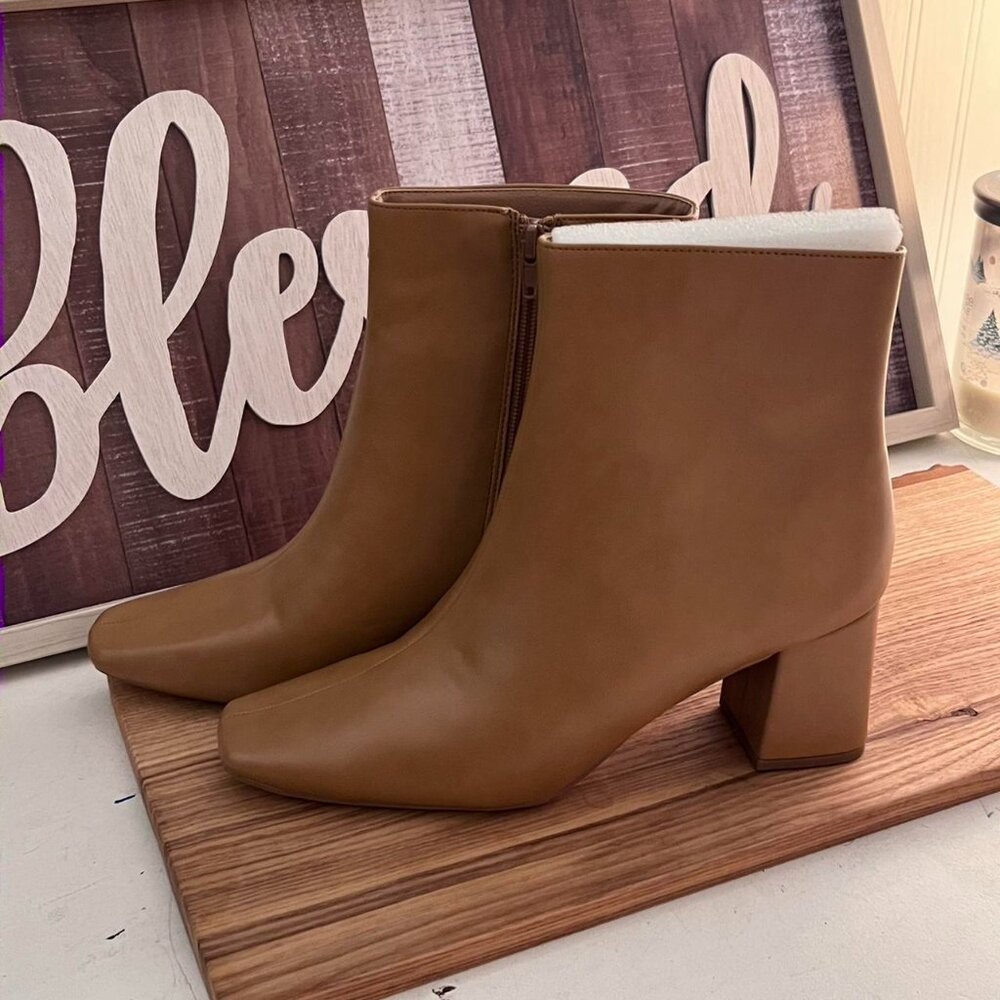 Journee Collection Women's Size 8.5 Faux Leather Haylinn Square Toe Booties